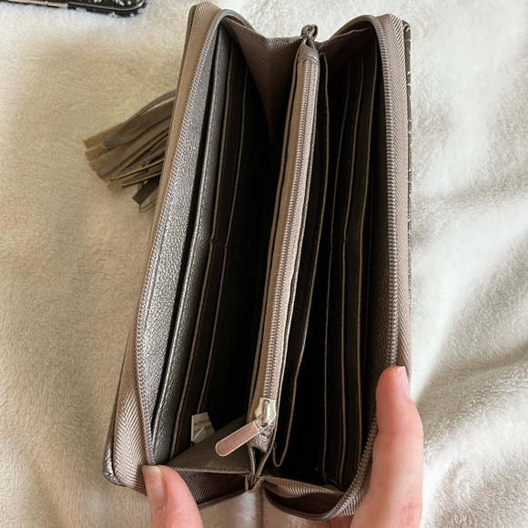 (FREE With Purchase) 2 Wallets - Picture 2 of 3